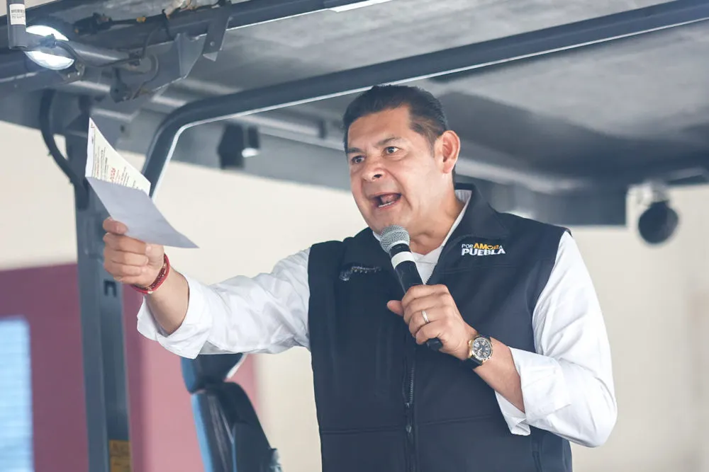 Armenta explica uso de helicópteros del Gobierno de Puebla para seguridad y emergencias
