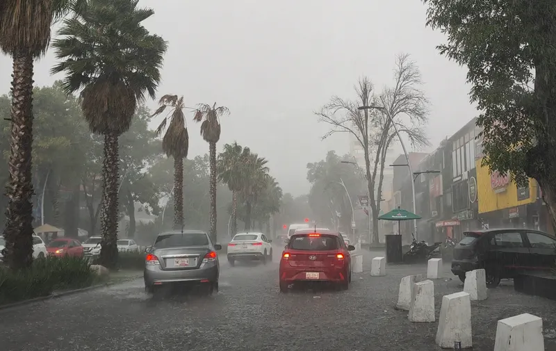 Tormenta provoca inundaciones y caos vial en Puebla y municipios de la zona metropolitana