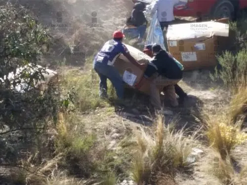 Pobladores de Cañada Morelos saquean tren que transportaba diferentes artículos