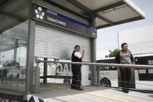Vecinos de la 11 Sur desquician tránsito por marcha‏