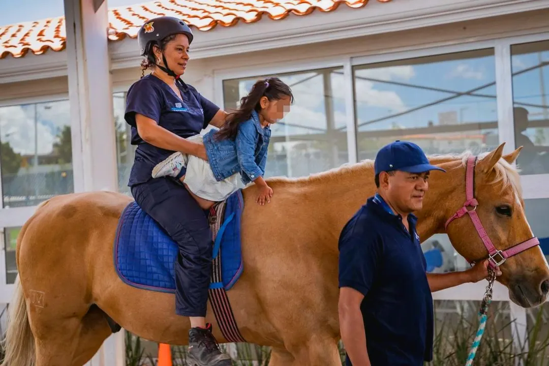 SMDIF Puebla brinda terapias de rehabilitación a personas con discapacidad temporal y permanente