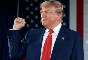 Trump arremete contra migrantes en su regreso al Bronx