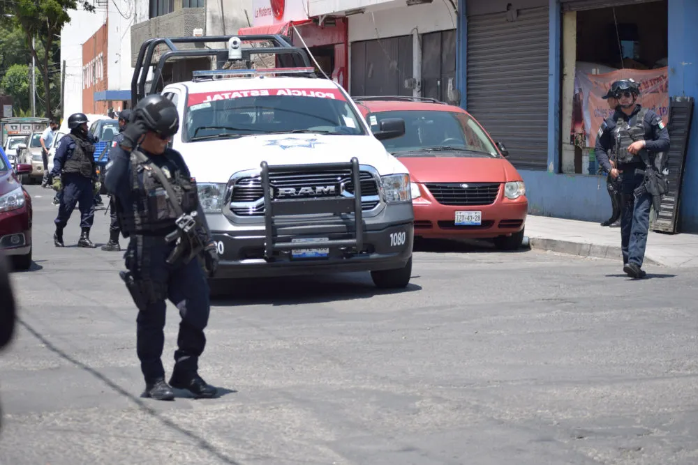 En un mercado del sur de la ciudad fueron aseguradas autopartes y autos robados