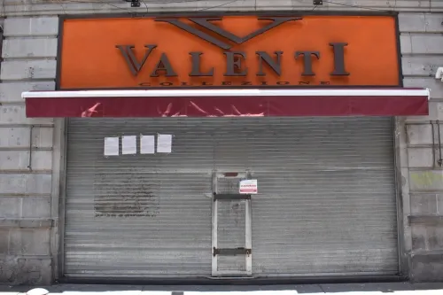 Segob y Salud clausuran 2 comercios por abrir sus puertas antes de tiempo
