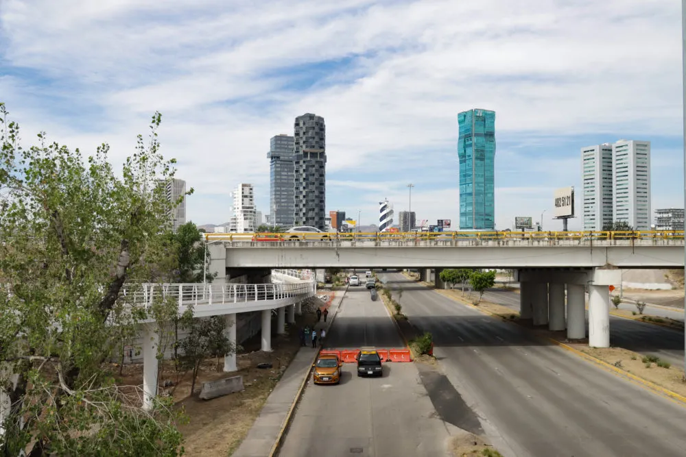 Cierre temporal de carriles en Vía Atlixcáyotl por trabajos de rehabilitación