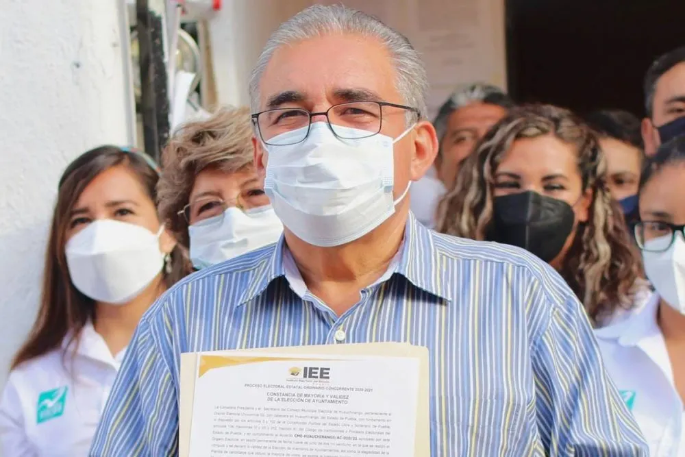 Rogelio López Angulo le da la espalda al Panal, el partido que lo regresó al poder