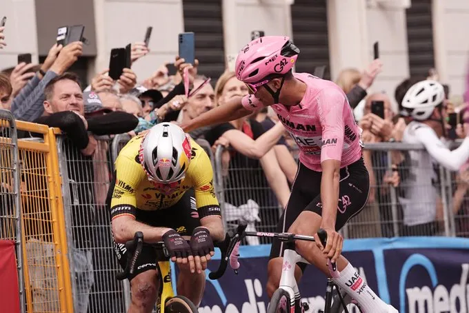 Wout Van Aert Isaac Del Toro