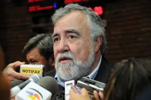 Peña quiere dar campo a extranjeros: PRD