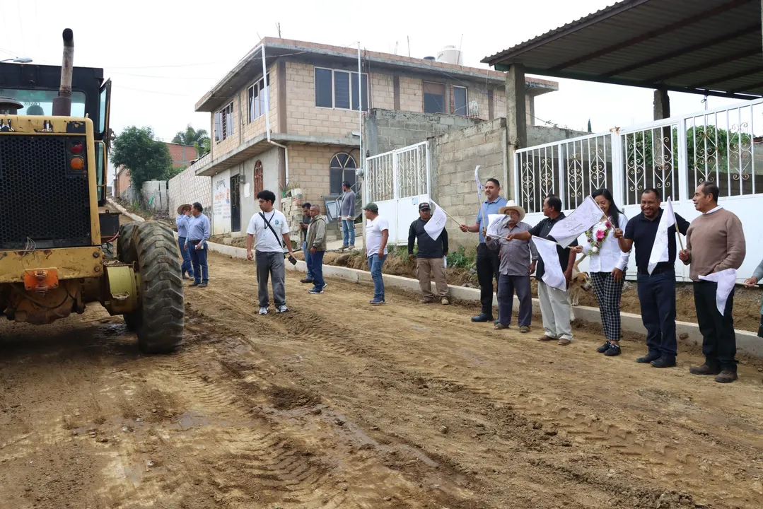 Ariadna Ayala, presidenta de Atlixco, reafirma su compromiso con La Agrícola Ocotepec e inicia obra con sentido social