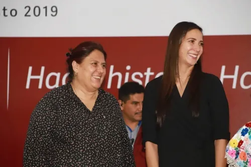 Denisse Ortiz da refugio a morenovallistas en el DIF Estatal