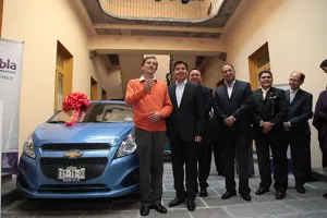 Rivera Pérez premia a los participantes del concurso de Fachadas ”Puebla Nuestro Orgullo”