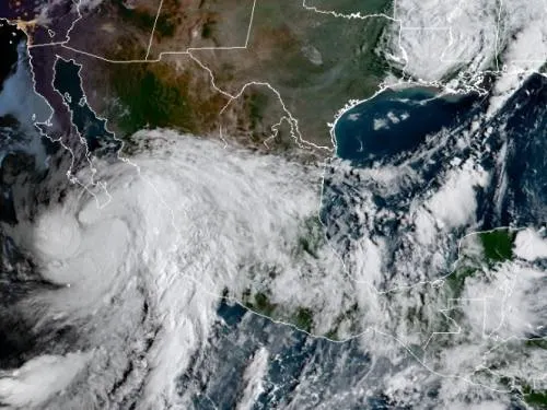 Alertan por lluvias torrenciales en todo el país debido a 3 meteoros