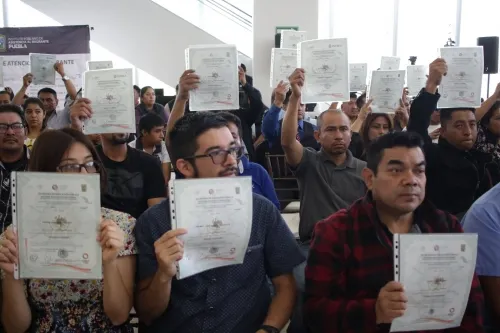 Migrantes poblanos en retorno reciben certificados en especialidad en algunos oficios