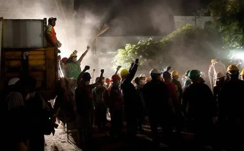 Suman 250 los decesos por temblor que sacudió a México