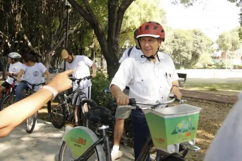 Enrique Cárdenas niega que esté en tercer lugar