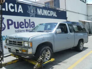 Elementos de la Ssptm Puebla ubican en la colonia Loma Bella auto con reporte de robo