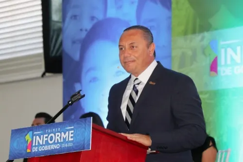 Rinde Guillermo Velázquez su primer informe de gobierno