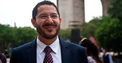 Batres deja en nómina 66 recomendados; cobran 4.2 mdp brutos al mes