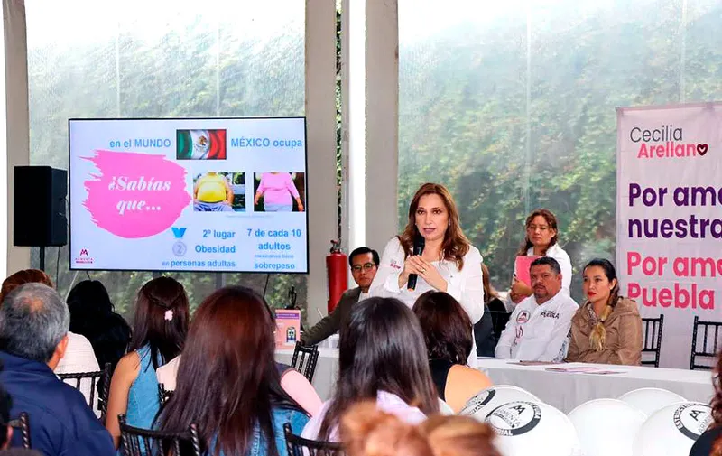 cecilia-arellano-entrega-pases-clinicos