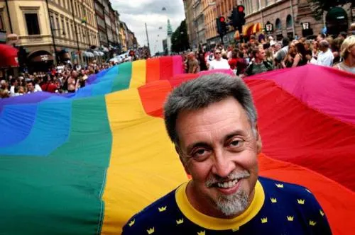 Muere Gilbert Baker, inventor de la bandera arcoíris