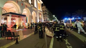 VIDEO: Momento en que la policía abate al autor de atentado en Niza