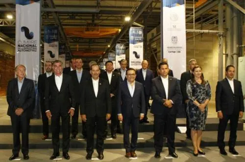 Tony Gali asiste a la Cumbre de la Industria Automotriz