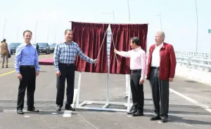 Inauguran EPN y RMV el Viaducto elevado de la autopista