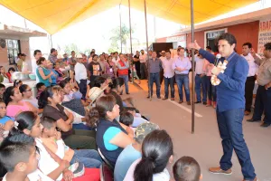 Inaugura José Juan Espinosa obra por 3.3 mdp en Tlautla