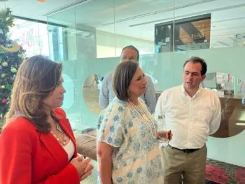 Xóchitl Gálvez toma protesta a integrantes de la Red Fuerza y Corazón de Mexicanos Residentes en el Exterior