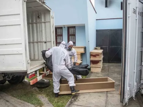 Perú supera 200 mil casos de coronavirus; hay 5 mil 738 muertos