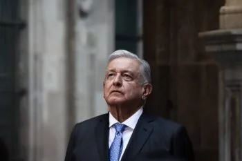 AMLO, la pintura de guerra y el hacha desenterrada