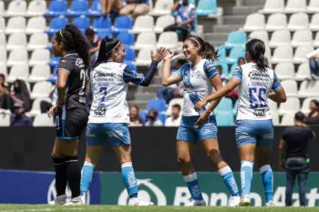 Ante 701 aficionados, Puebla Femenil vence 2-0 al Cruz Azul en el Cuauhtémoc