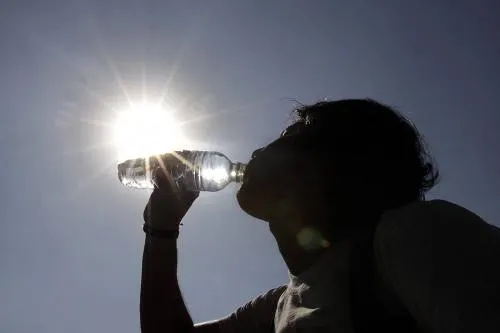 Por altas temperaturas, Gobierno del Estado reparte botellas de agua, sobre todo en la Mixteca