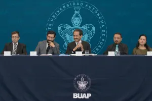 BUAP, comunidad del conocimiento preocupada por el estudiante: Esparza