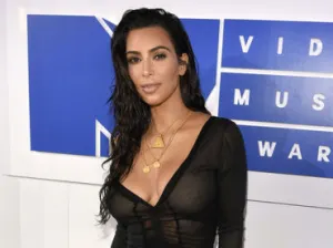 Fiscalía de París abre investigación sobre robo a Kim Kardashian