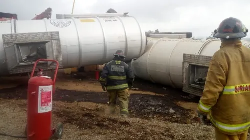 PC atiende volcadura de pipa  con combustible en la autopista Puebla-Orizaba