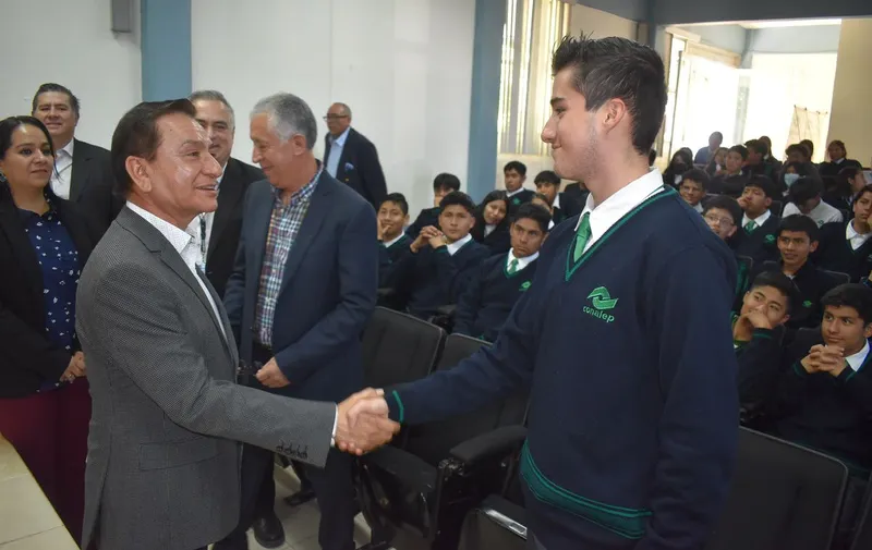 conalep-donacion-150-laptops-inegi