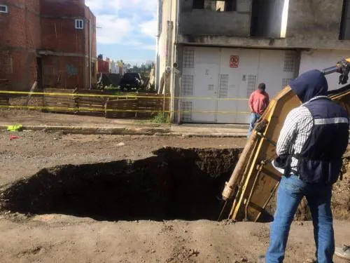 Constructoras de fraccionamientos las responsables de socavón en Atzala: Leo Paisano