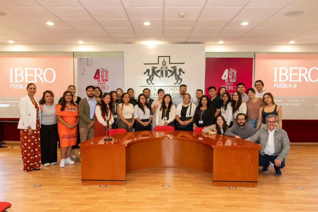 Ibero Puebla reúne a 20 beneficiados del programa migratorio DACA con sus familias