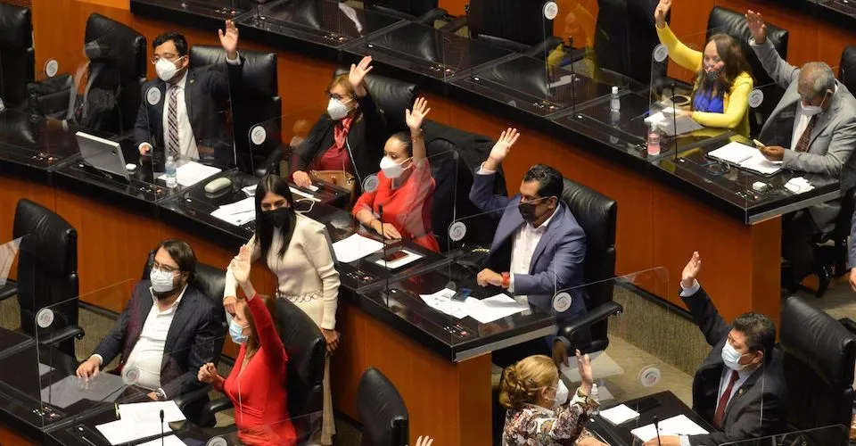 Permanente aprueba dictamen para extraordinario, pero excluye desafuero de Toledo y Huerta