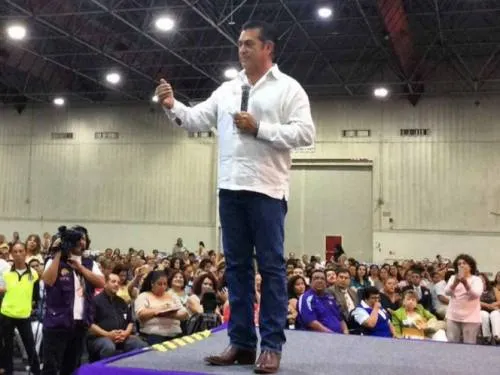 ¡Reprobado!: ‘El Bronco’ no sabe cuántos ‘profes’ dan clases
