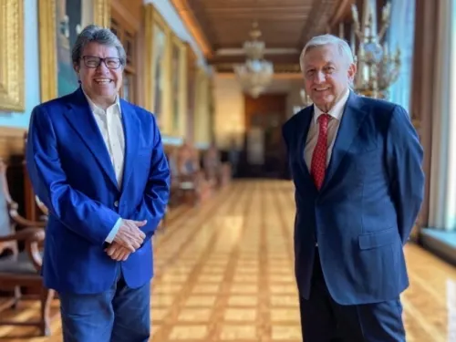Se reúnen López Obrador y Monreal para estrategia contra Covid-19