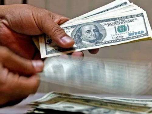 Por la mañana, en $18.10 se cotiza el dólar en el AICM