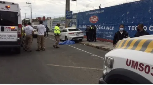 Muere mujer frente al Mercado de sabores, tras ser arrollada por automovilista