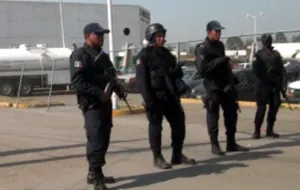 Protestarán familiares de policías detenidos en Texmelucan