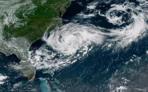 Tormenta Chris se convertirá hoy en huracán frente a costas de EU