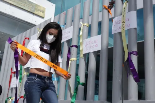 Manifestación en apoyo de Sam, en la Fiscalía