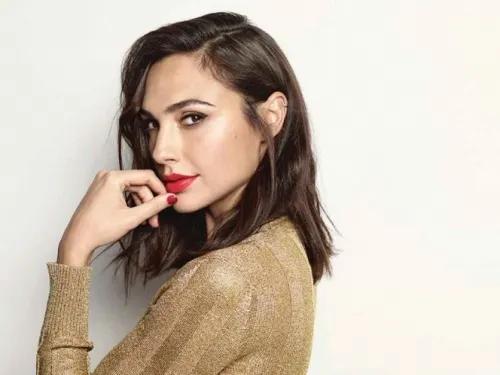 Gal Gadot reúne a famosos para cantar ‘Imagine’ de Lennon