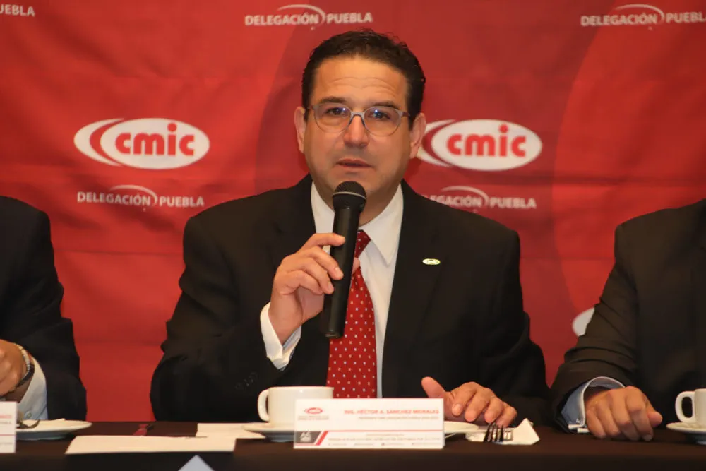 Héctor A. Sánchez y Carlos Couttolenc, en la puja por el CCE
