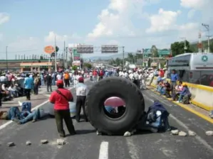 Bloquea CETEG la Autopista del Sol